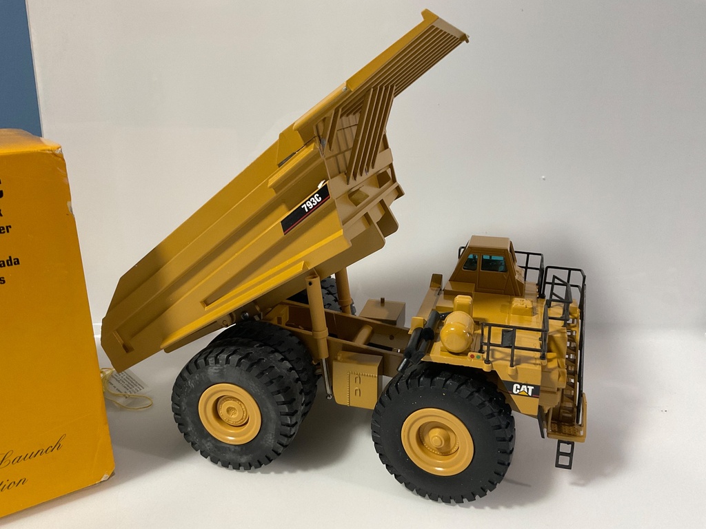 1/50 NZG CAT 793C OFF HIGHWAY TRUCK OFFICIAL LAUNCH EDITION  - Photo 5