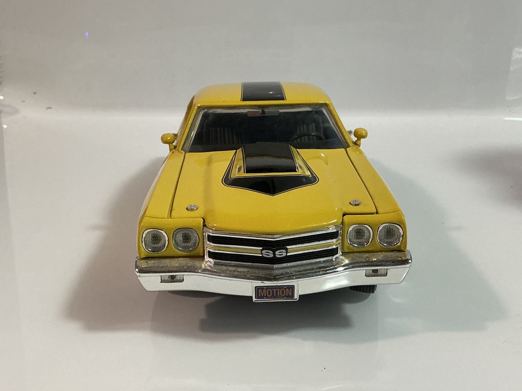 1/18 ERTL 1970 CHEVROLET CHEVELLE YELLOW ON BLACK - Photo 6
