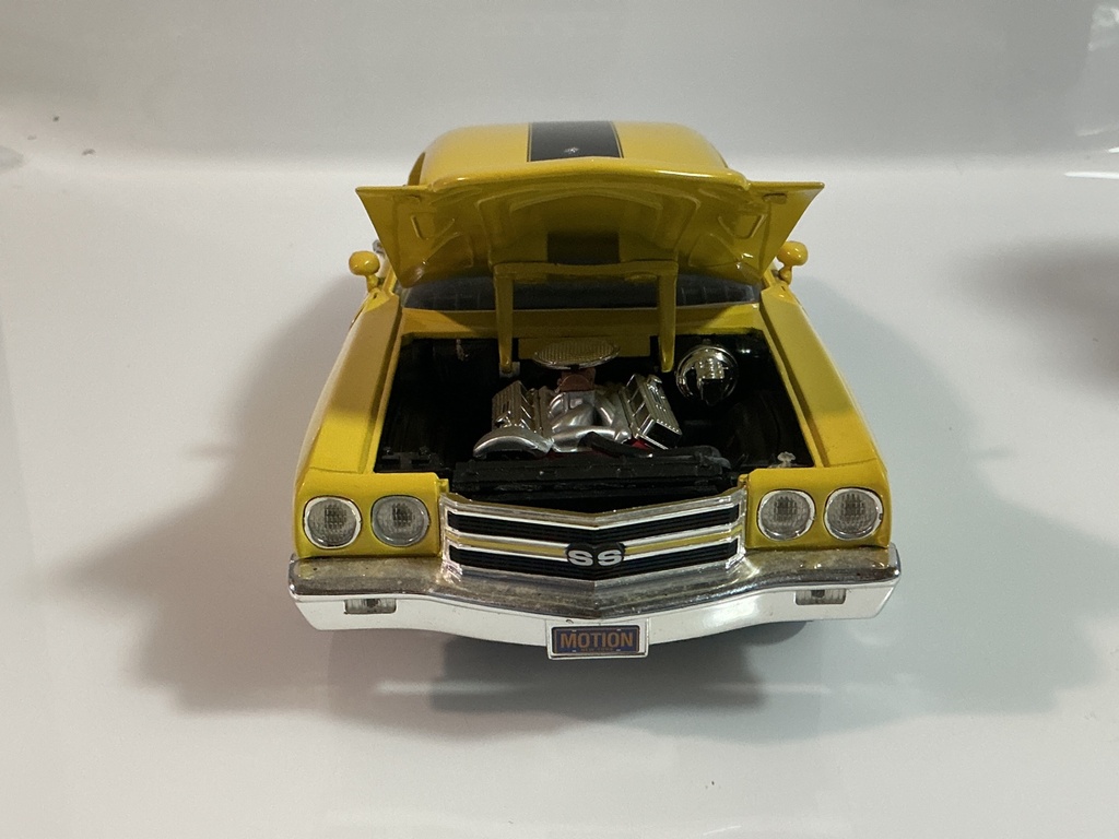 1/18 ERTL 1970 CHEVROLET CHEVELLE YELLOW ON BLACK - Photo 7