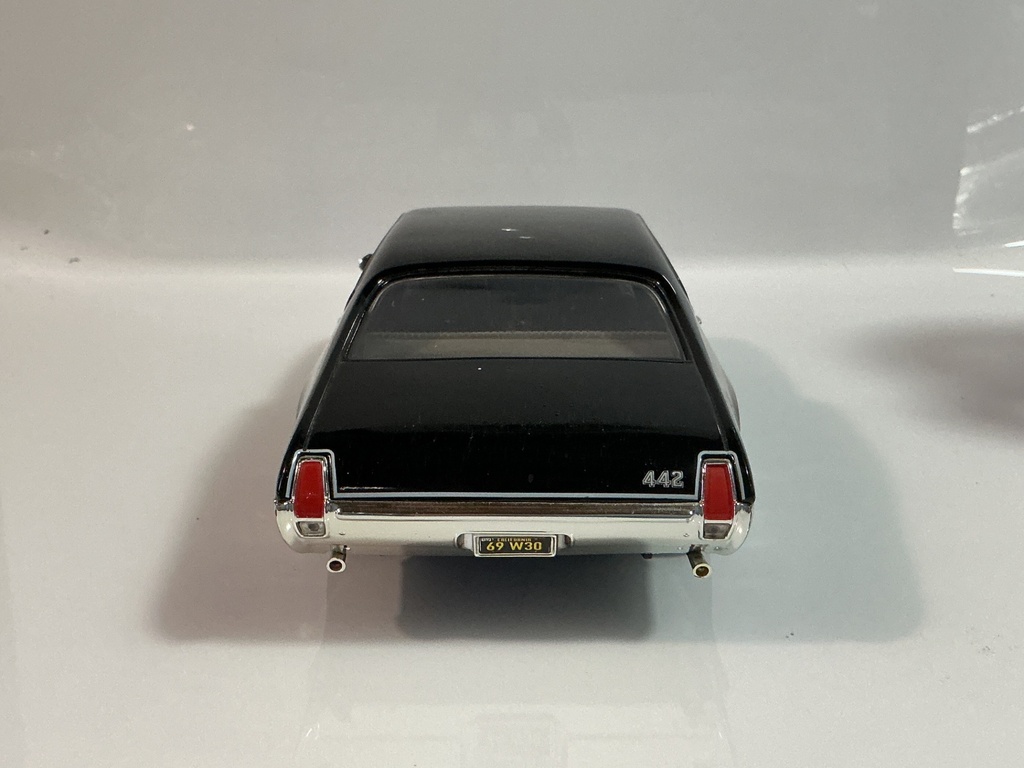 1/18 ERTL 1969 PONTIAC GTO JUDGE BLACK / WHITE - Photo 5
