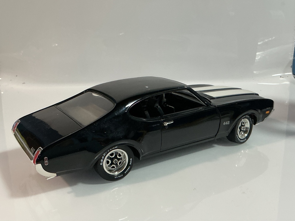 1/18 ERTL 1969 PONTIAC GTO JUDGE BLACK / WHITE - Photo 6
