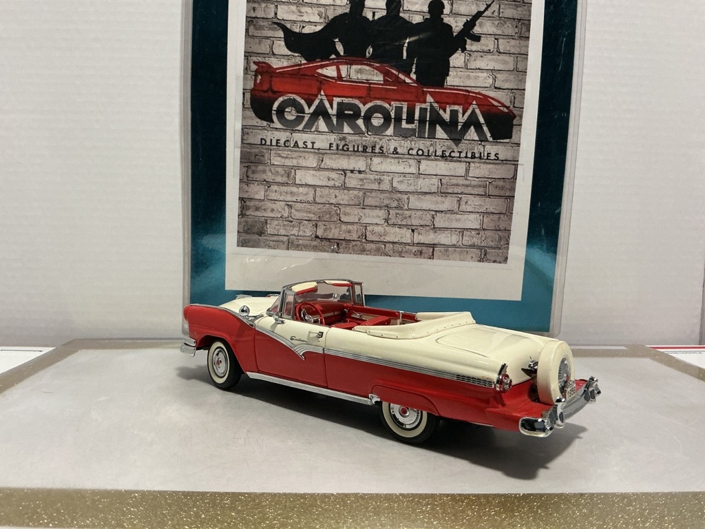 1/24: DANBURY MINT 1956 FORD FAIRLANE SUNLINER image