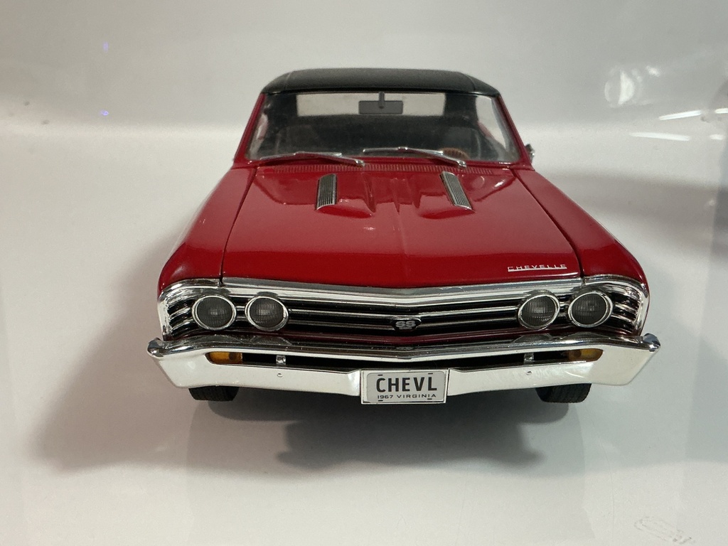 1/18 ERTL 1967 CHEVROLET CHEVELLE RED / BLACK ON BLACK - Photo 7