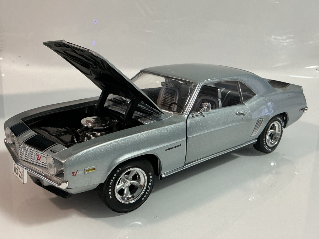 1/18 ERTL 1969 CHEVROLET CAMARO SILVER / BLACK  - Photo 2