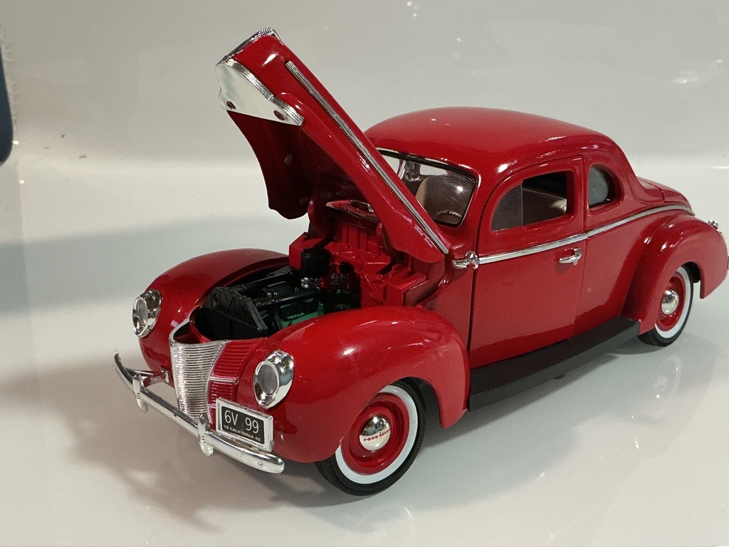 1/18 MAISTO 1940 FORD SEDAN RED ON TAN [MISSING HANDLE] - Photo 2