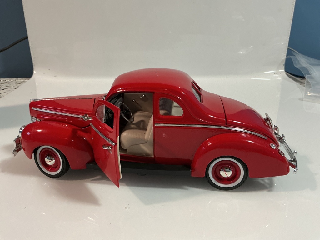 1/18 MAISTO 1940 FORD SEDAN RED ON TAN [MISSING HANDLE] - Photo 4
