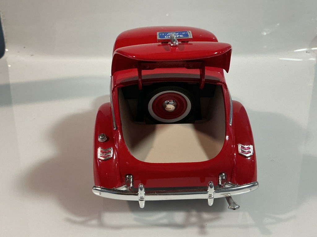 1/18 MAISTO 1940 FORD SEDAN RED ON TAN [MISSING HANDLE] - Photo 6