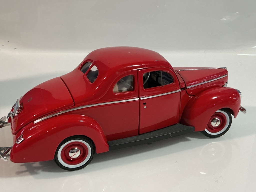 1/18 MAISTO 1940 FORD SEDAN RED ON TAN [MISSING HANDLE] - Photo 7