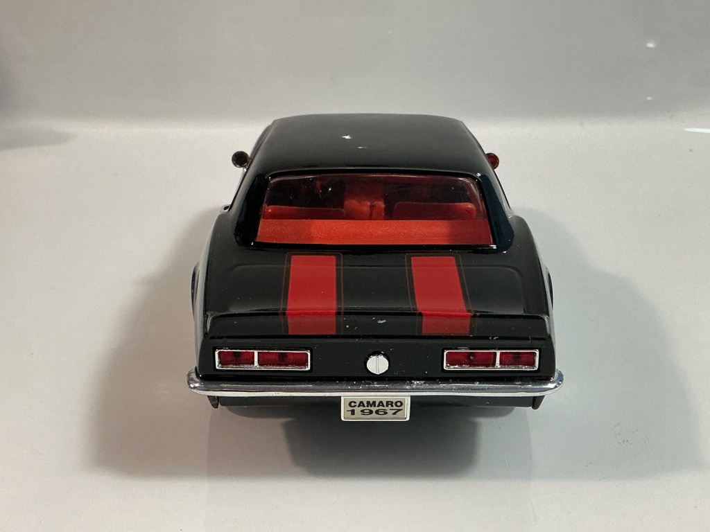 1/18 ROAD LEGENDS 1967 CHEVROLET CAMARO Z28 BLACK ON RED - Photo 4
