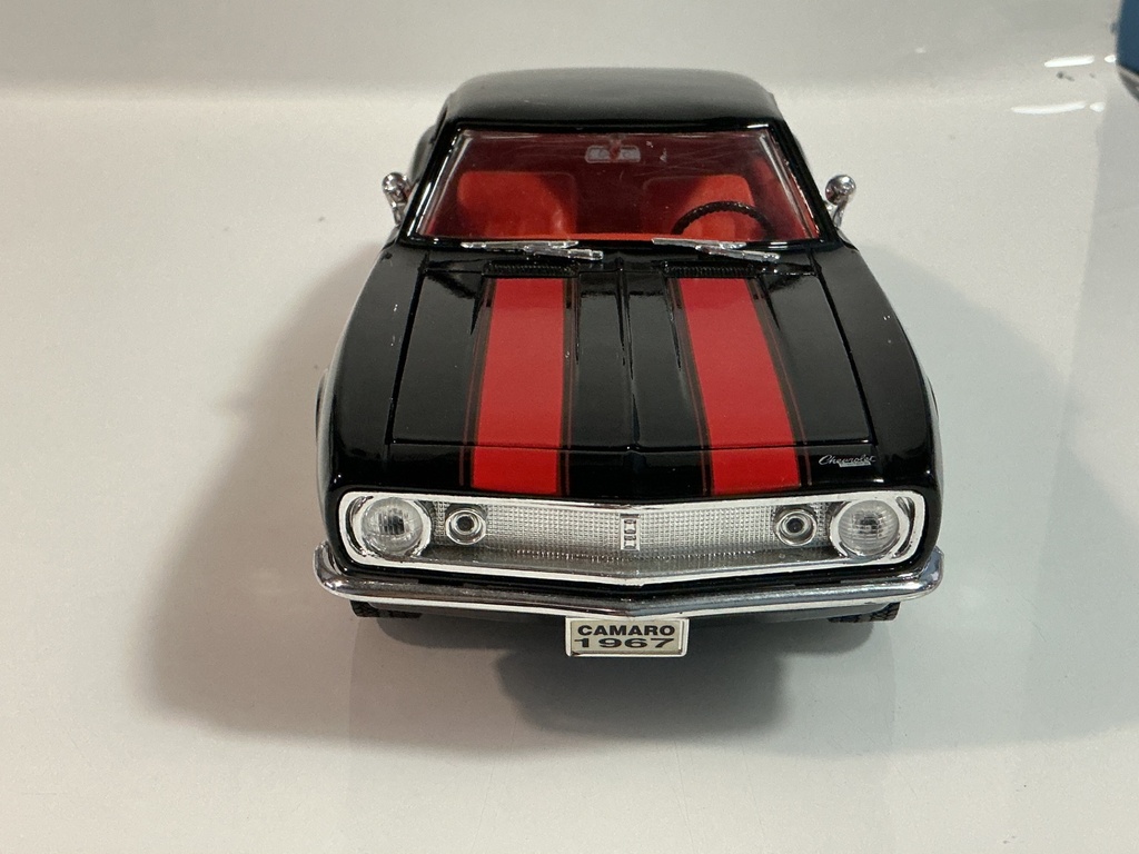 1/18 ROAD LEGENDS 1967 CHEVROLET CAMARO Z28 BLACK ON RED - Photo 6