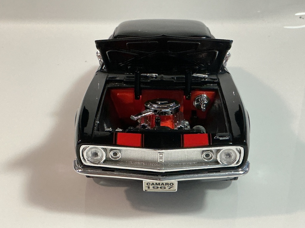 1/18 ROAD LEGENDS 1967 CHEVROLET CAMARO Z28 BLACK ON RED - Photo 7