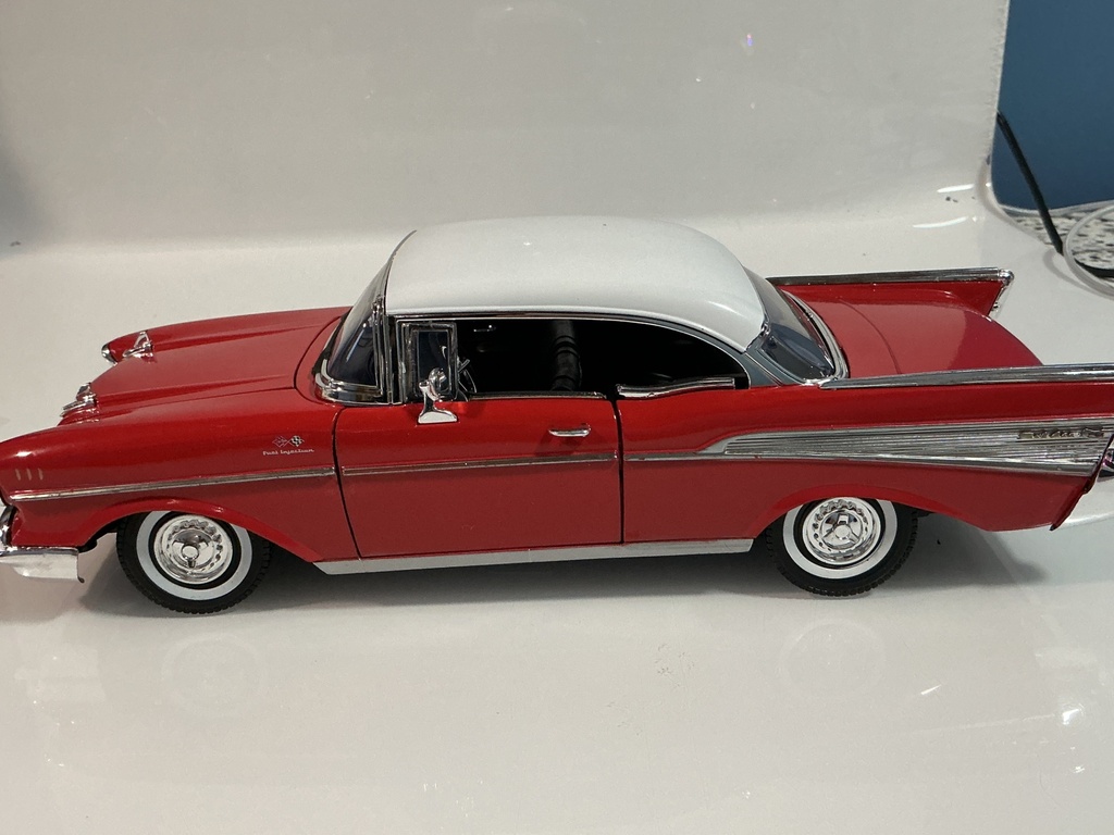 1/18 MOTORMAX 1957 CHEVY BEL AIR RED ON BLACK - Photo 3