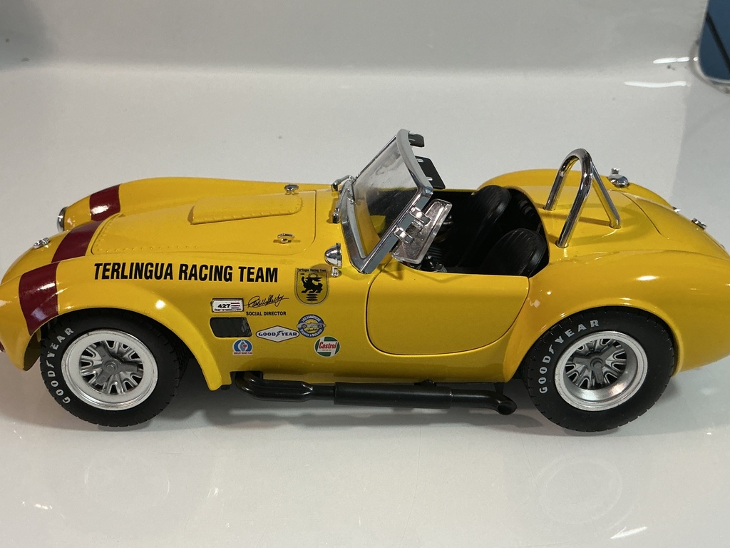 1/18 SHELBY COBRA 427 S/C YELLOW ON BLACK - Photo 2