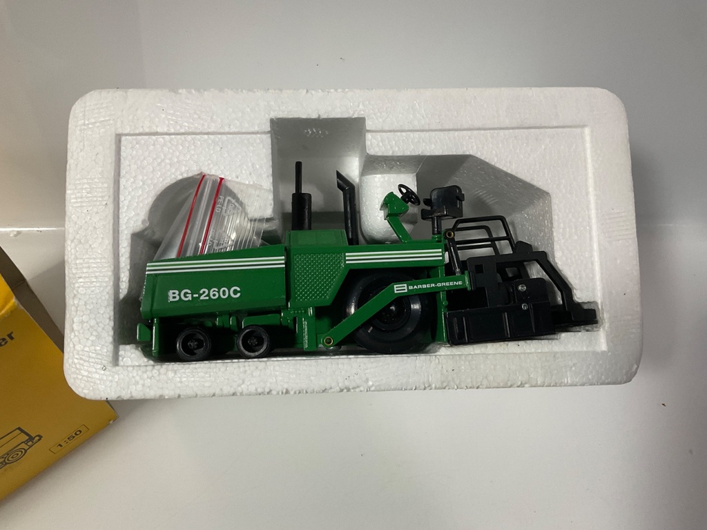 1/50 NZG AP 1000 ASPHALT PAVER BG-260C BARBER-GREENE  - Photo 2