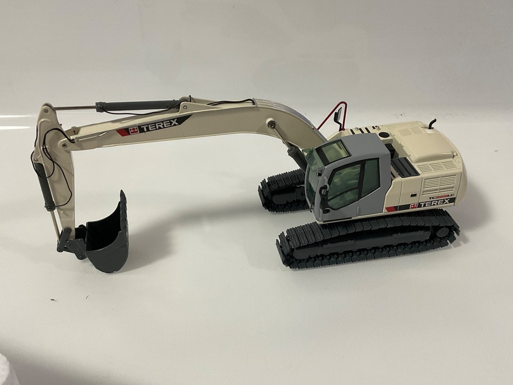 1/50 TEREX TC 225 LC EXCAVATOR  - Photo 6