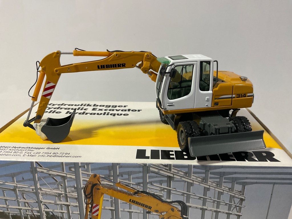 1/50 NZG LIEBHERR HYDRAULIC EXCAVATOR WHEELED  - Photo 4