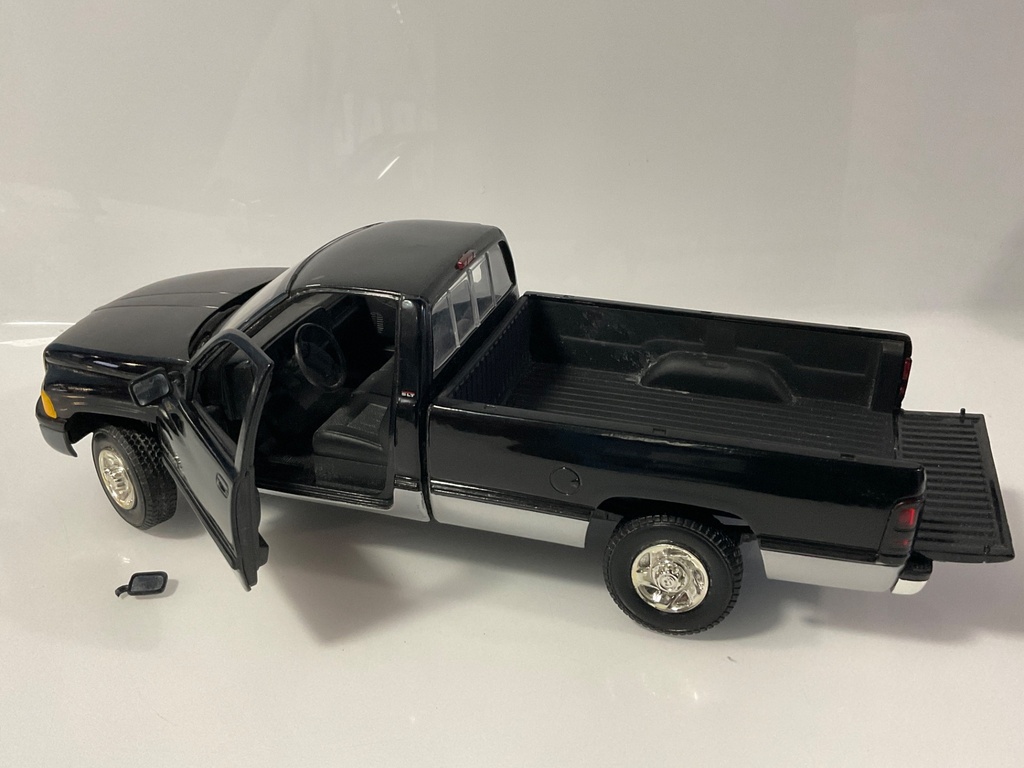 1/18 ERTL DODGE RAM BLACK ON GRAY BROKEN MIRROR - Photo 2