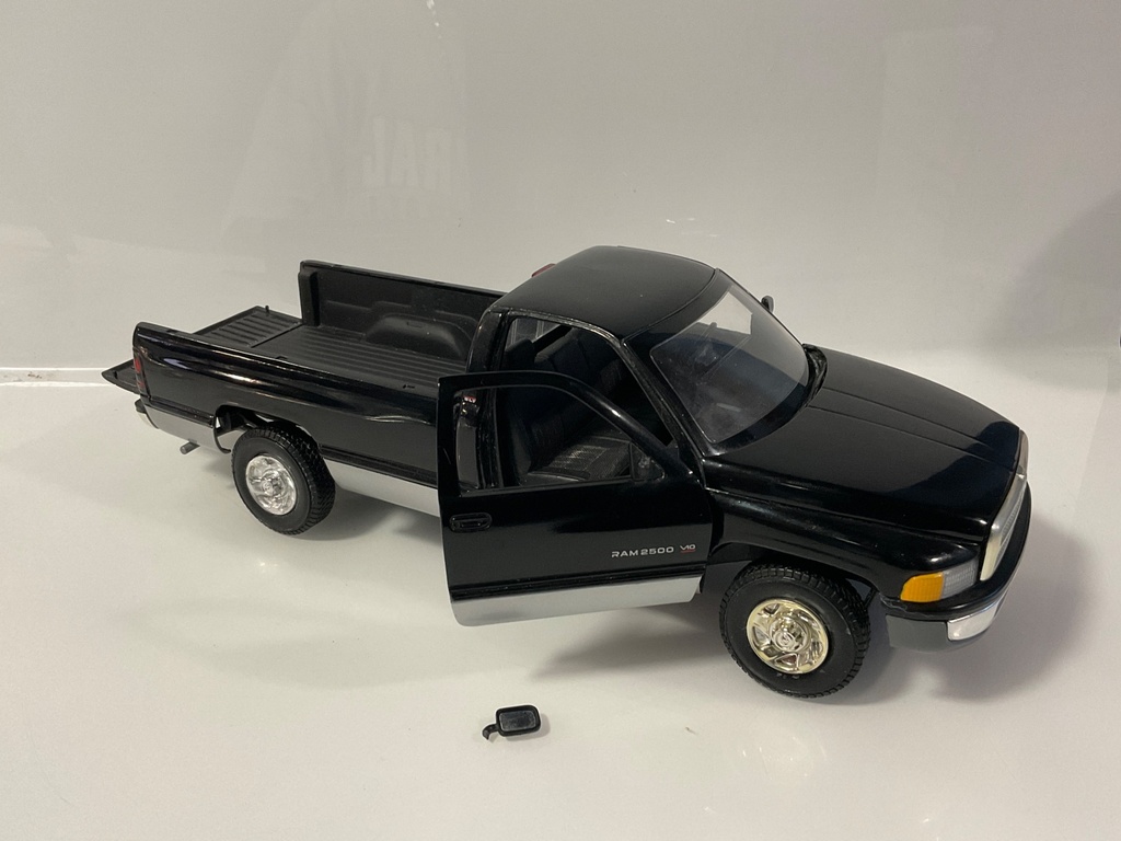 1/18 ERTL DODGE RAM BLACK ON GRAY BROKEN MIRROR - Photo 5