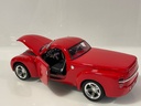 1/18 MAISTO2 2000 CHEVROLET SSR RED ON BLACK - Photo 2