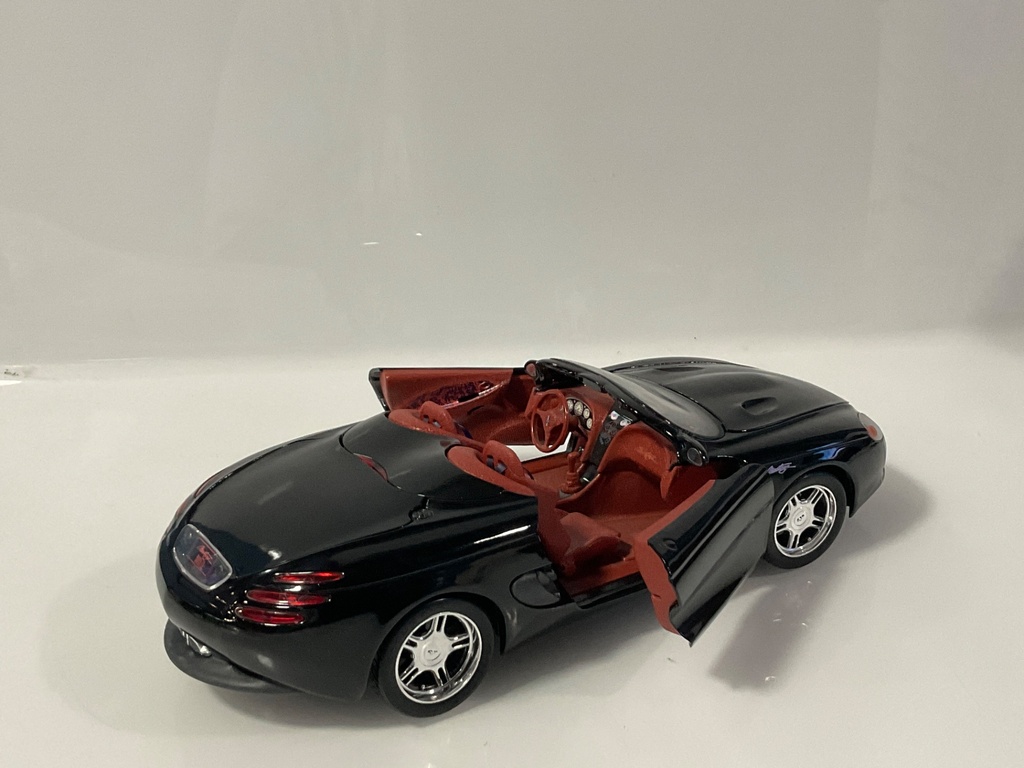 1/18 MAISTO MUSTANG MACH III BLACK ON RED - Photo 4