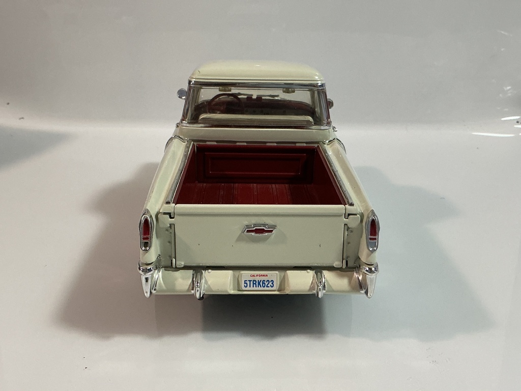 1/18 ERTL 1956 CHEVROLET PICKUP WHITE ON RED - Photo 4