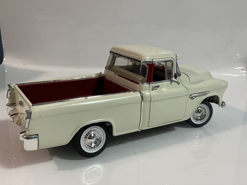 1/18 ERTL 1956 CHEVROLET PICKUP WHITE ON RED - Photo 6