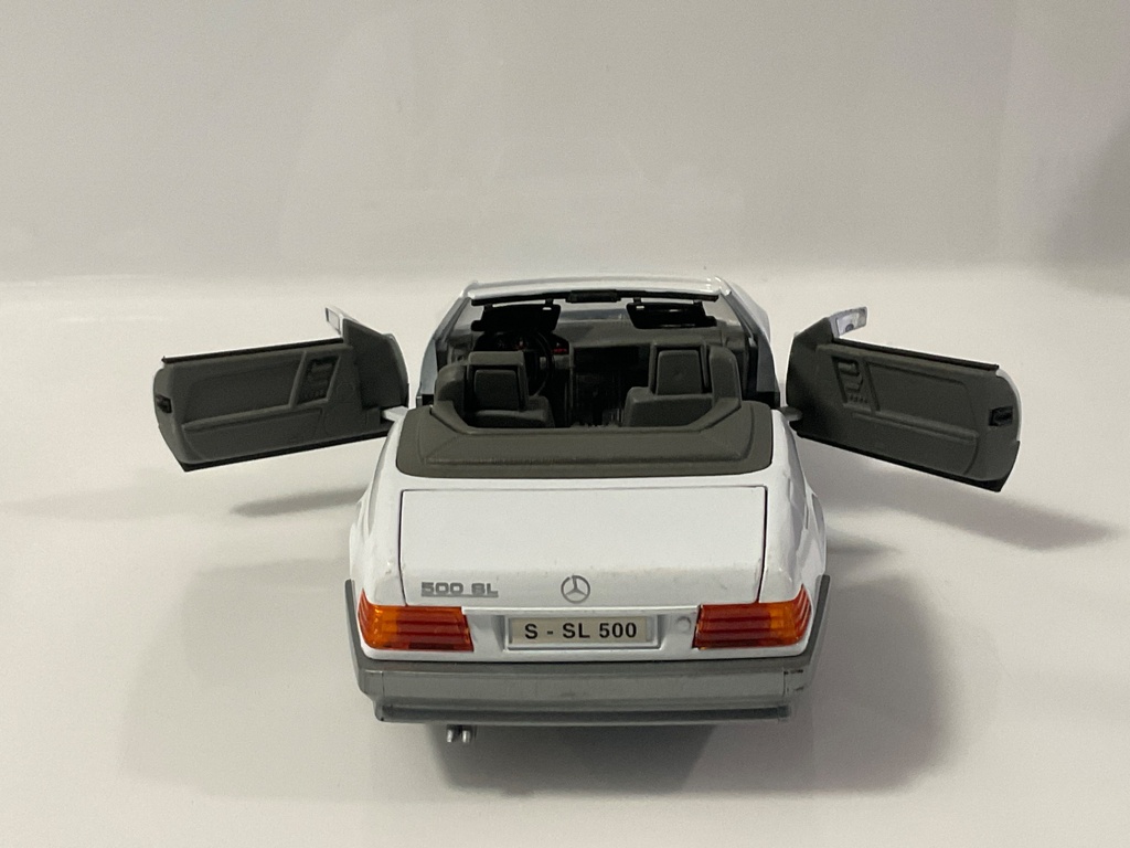 1/18 ROAD TOUGH MERCEDES-BENZ 500 SL WHITE ON GRAY - Photo 3
