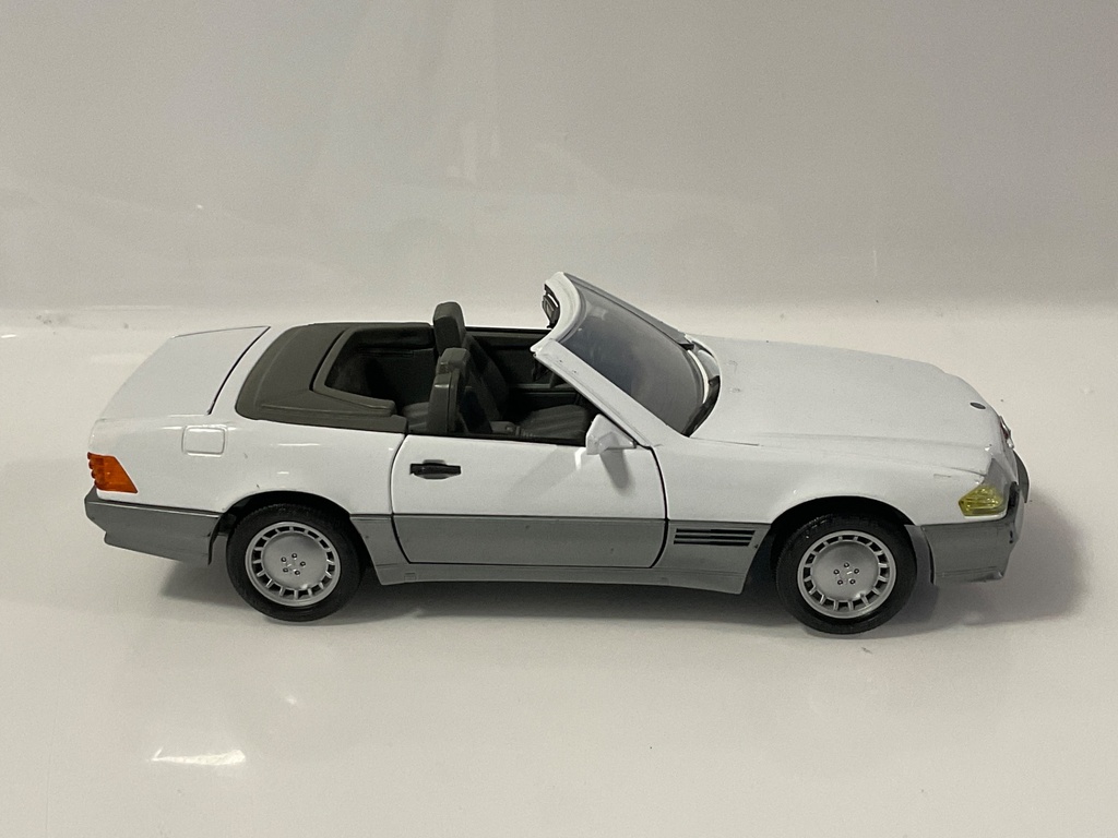 1/18 ROAD TOUGH MERCEDES-BENZ 500 SL WHITE ON GRAY - Photo 4