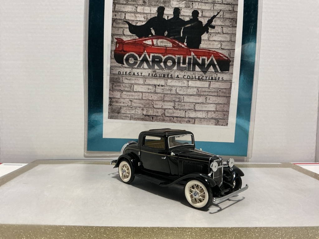 1/24: DANBURY MINT 1932 FORD DELUXE COUPE image