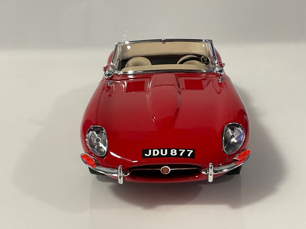 1/18 BURAGO JAGUAR E 1961 RED ON TAN - Photo 5