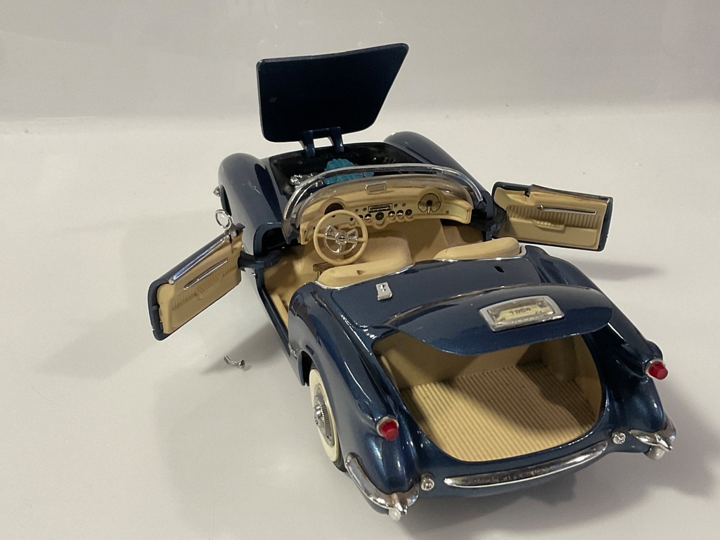 1/18 MIRA 1954 CORVETTE CHEVROLET BLUE ON TAN JUNK CAR - Photo 2