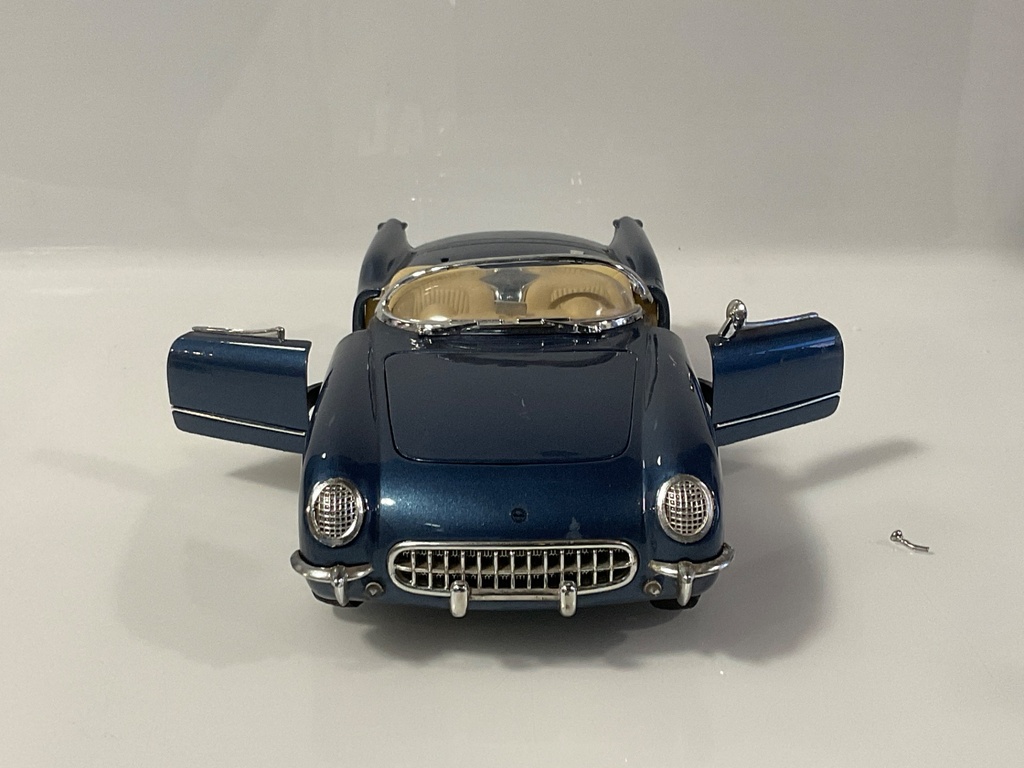 1/18 MIRA 1954 CORVETTE CHEVROLET BLUE ON TAN JUNK CAR - Photo 4
