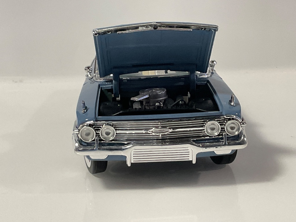 1/18 1960 CHEVROLET  IMPALA MOTOR MAX BLUE ON SILVER - Photo 5