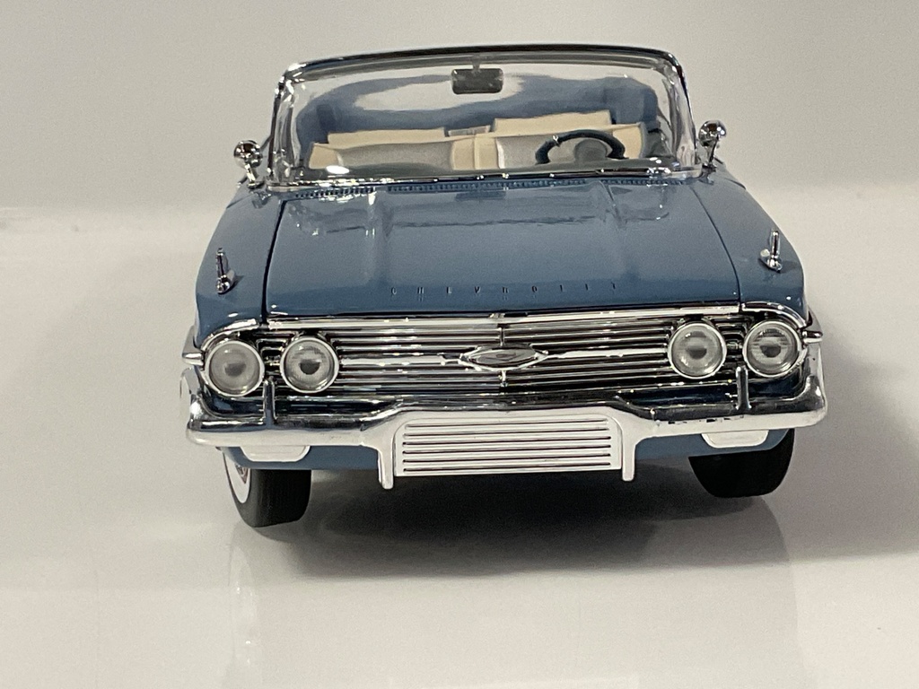 1/18 1960 CHEVROLET  IMPALA MOTOR MAX BLUE ON SILVER - Photo 6