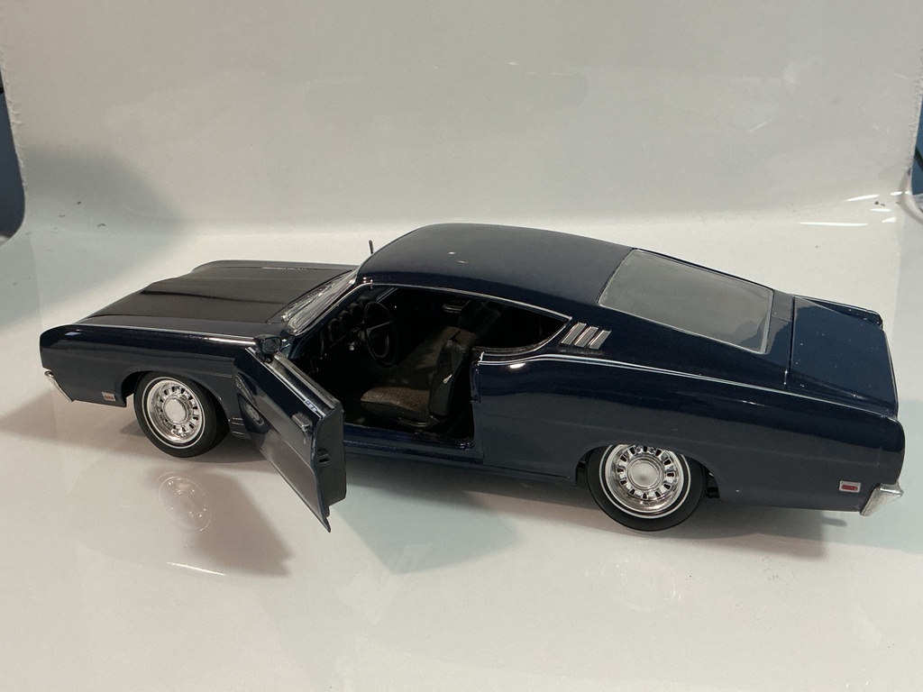 1/18 MAISTO 1969 FORD TORINO TALLADEGA BLUE ON BLACK  - Photo 4