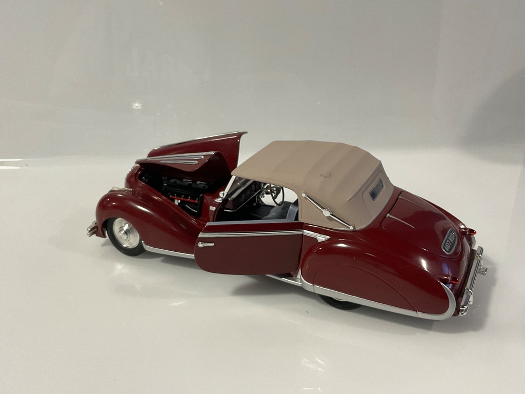 1/18 SIGNATURE 1947 DELAHAYE RED ON GRAY - Photo 2