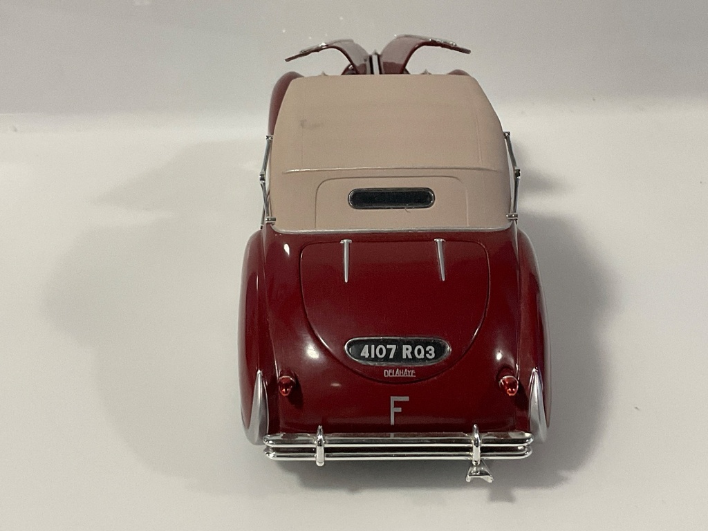 1/18 SIGNATURE 1947 DELAHAYE RED ON GRAY - Photo 3