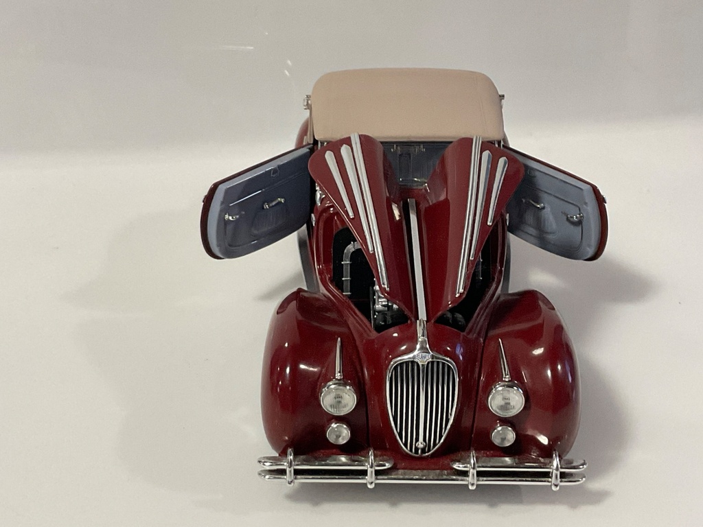 1/18 SIGNATURE 1947 DELAHAYE RED ON GRAY - Photo 5