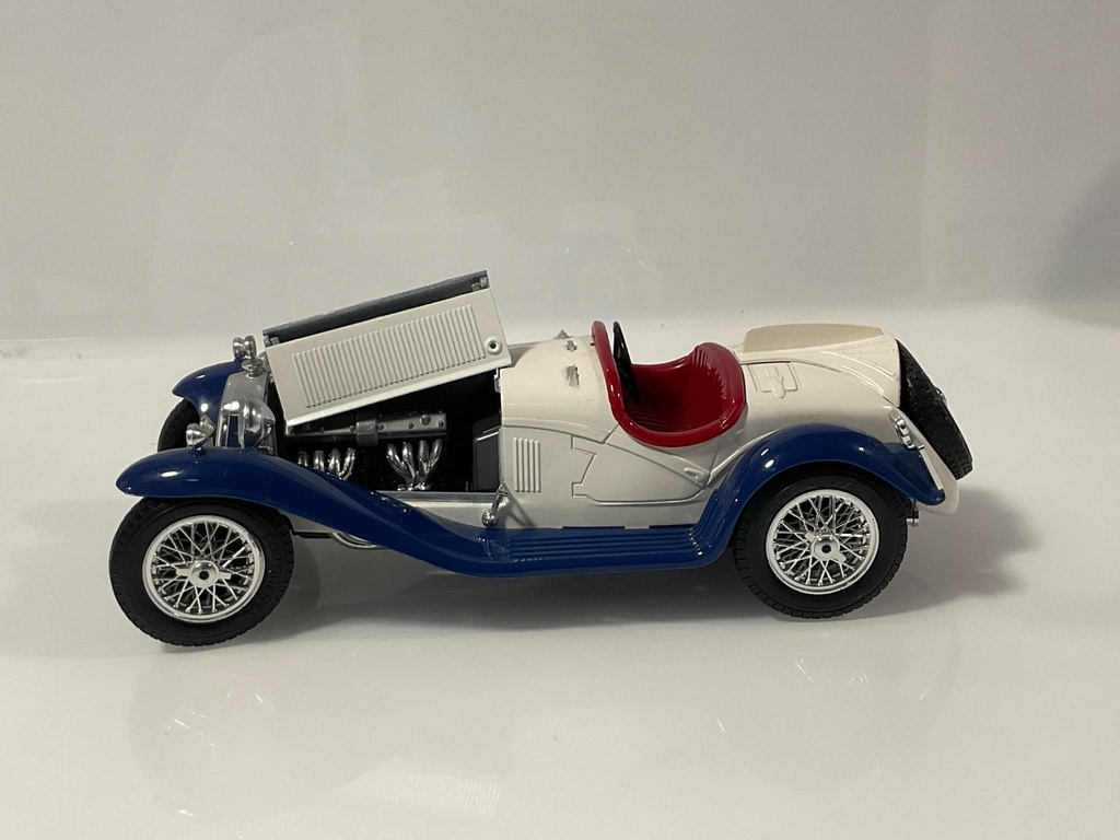 1/18 BURAGO 1932 ALFA ROMEO 2300 SPIDER  RED/WHITE/BLUE JUNK CAR  - Photo 2