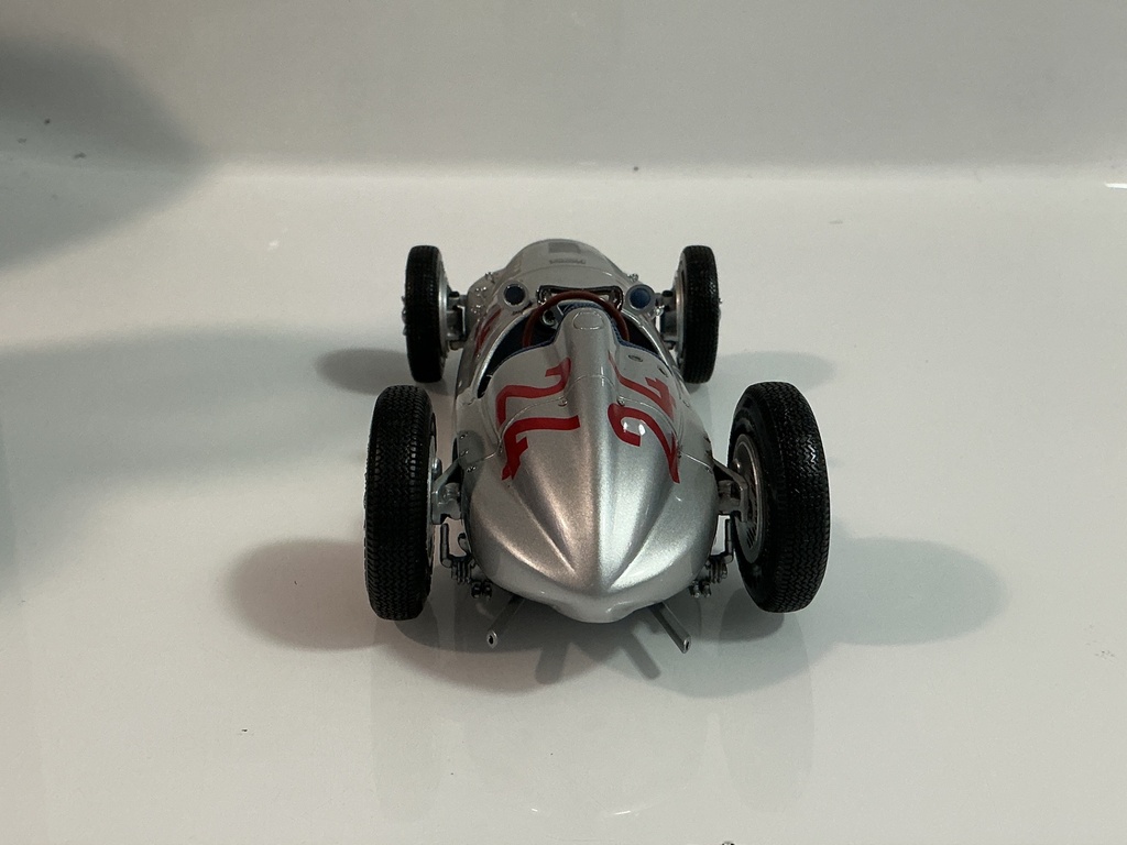 1/18 CMC 1939 W165 MERCEDES BENZ SILVER ON BLUE - Photo 5