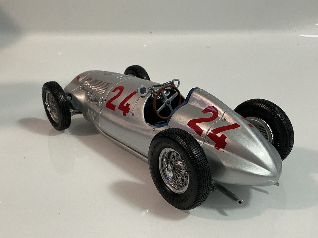 1/18 CMC 1939 W165 MERCEDES BENZ SILVER ON BLUE - Photo 6