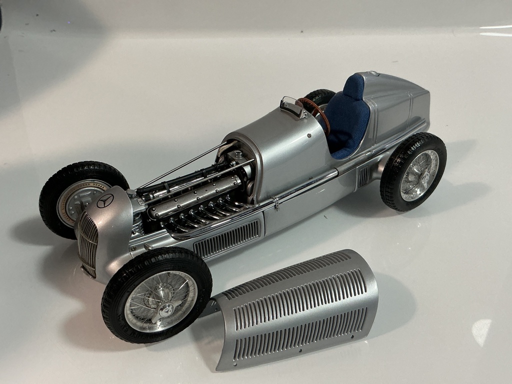 1/18 CMC MERCEDES BENZ W25 1934 SILVER ON BLUE  - Photo 2