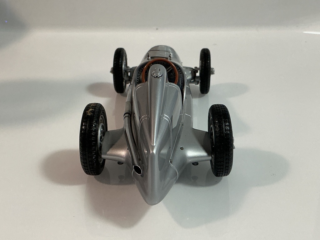 1/18 CMC MERCEDES BENZ W25 1934 SILVER ON BLUE  - Photo 3