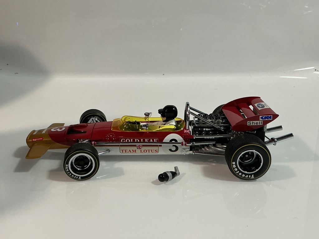 1/18 QUARTZO LOTUS 49 RED / WHITE ON BLACK [BROKEN OFF PIECE] - Photo 2