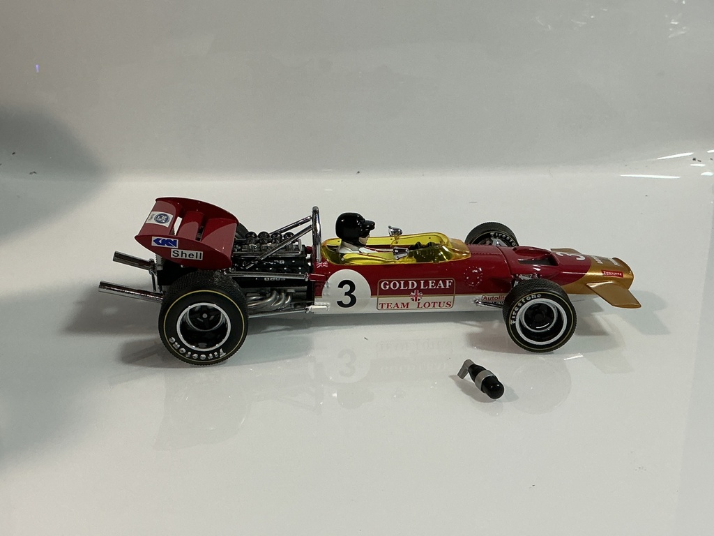 1/18 QUARTZO LOTUS 49 RED / WHITE ON BLACK [BROKEN OFF PIECE] - Photo 5