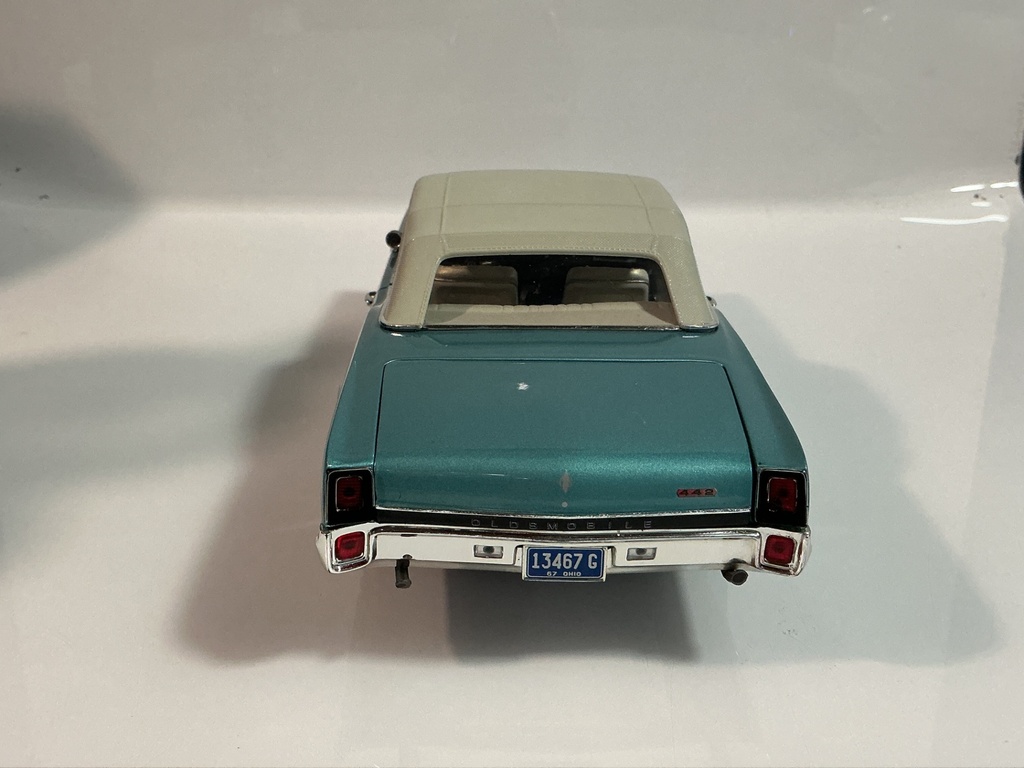 1/18 HIGHWAY 61 1967 OLDSMOBILE 442 BLUE ON CREAM - Photo 5