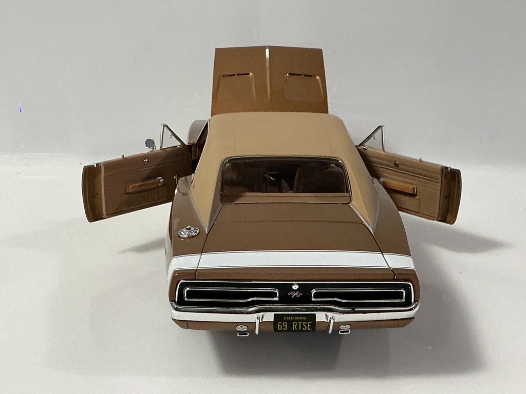 1/18 AUTHENTICS 1969 DODGE CHARGER BRONZE ON TAN - Photo 3