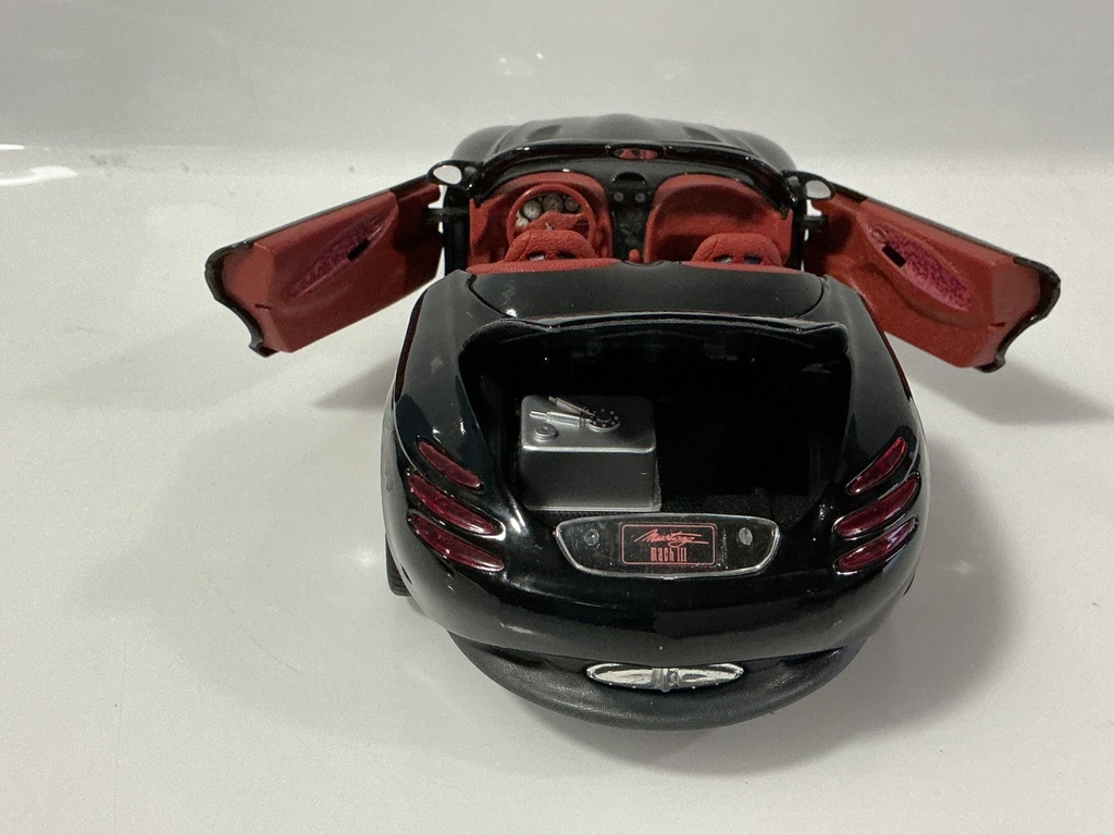1/18 MAISTO MUSTANG MACH III BLACK WITH RED CONVERTIBLE CONCEPT  - Photo 3