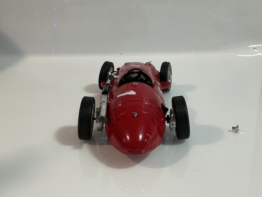 1/18 POLISTIL MASERATI 250 E RED ON BLACK [BROKEN OFF PIECE] - Photo 3