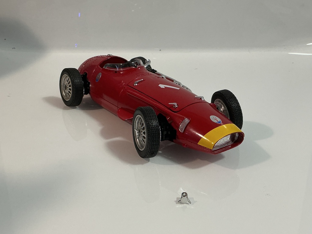 1/18 POLISTIL MASERATI 250 E RED ON BLACK [BROKEN OFF PIECE] - Photo 5